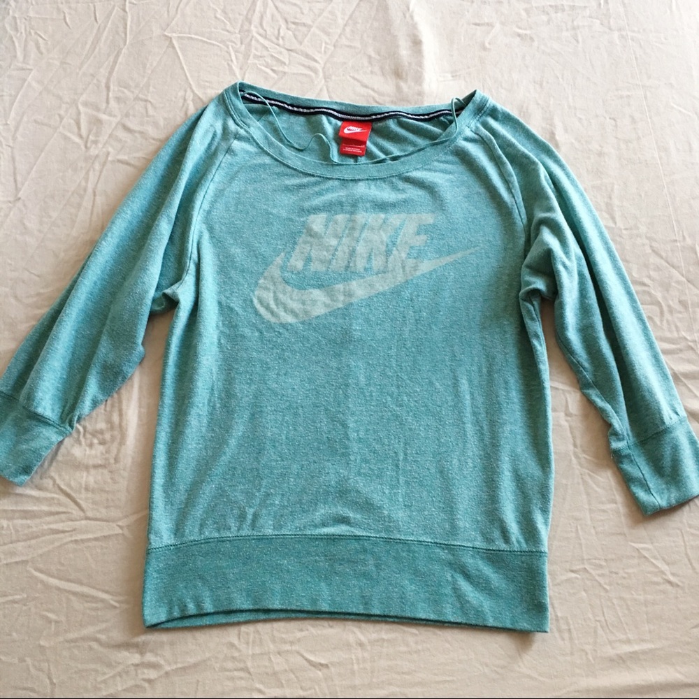 Nike 3/4 sleeve tops